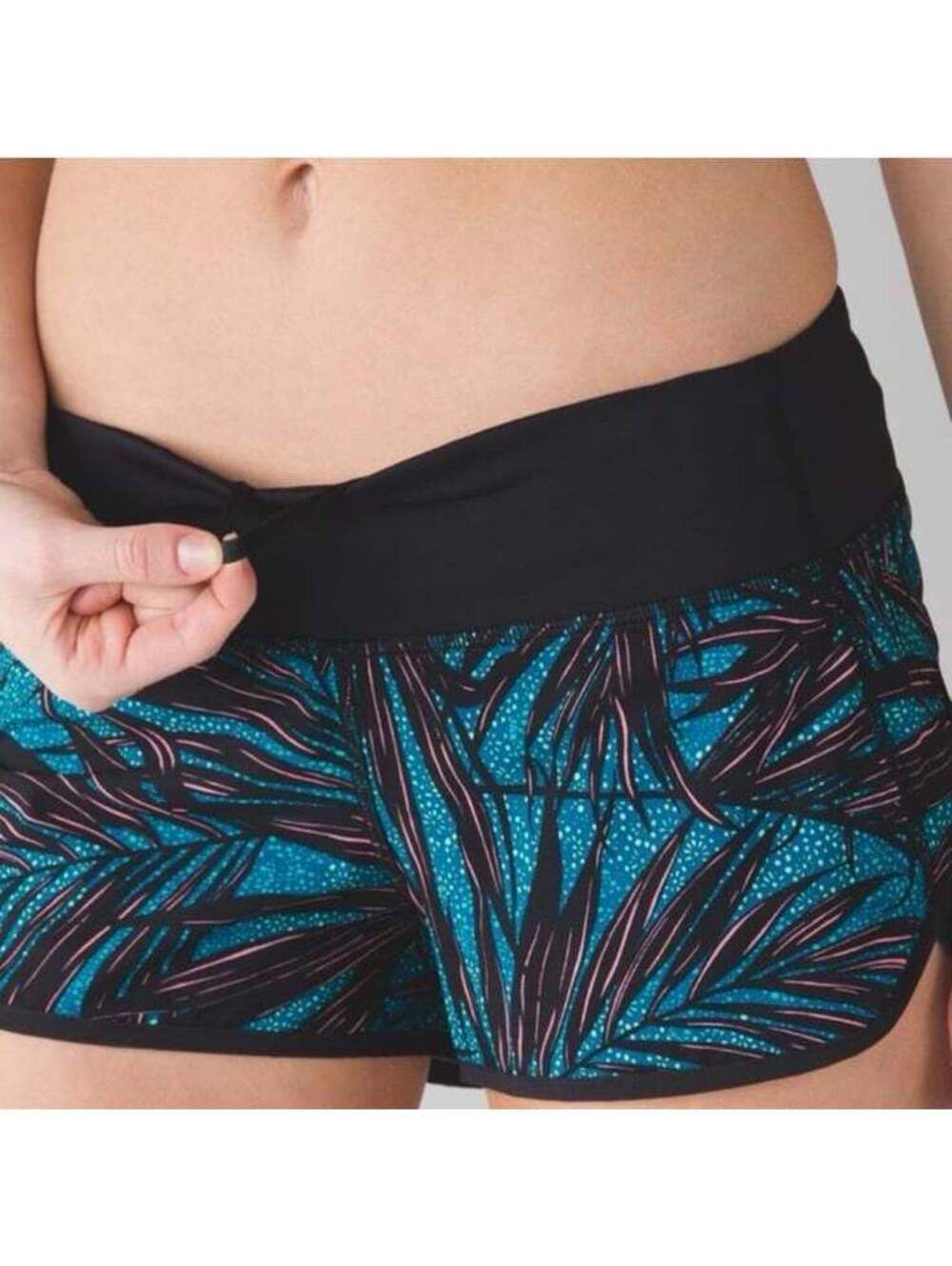 Lululemon Athletic Shorts Women's Size 10 Blue Palm Print